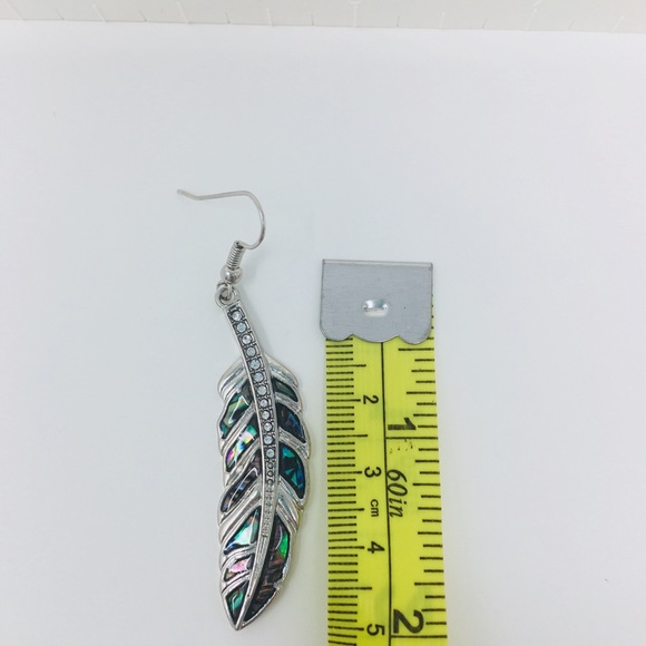 NWT Feather design dangle drop earrings - Picture 4 of 4